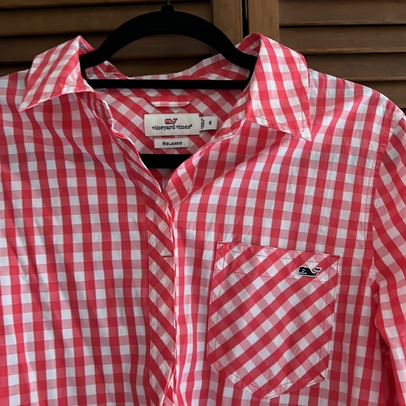 Vineyard Vines woman’s button down - Picture 2 of 3